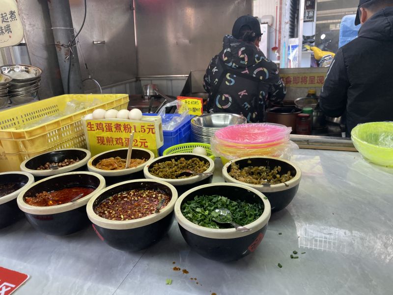文件:广西-兴宾-华侨菜场-米粉制作中.jpg